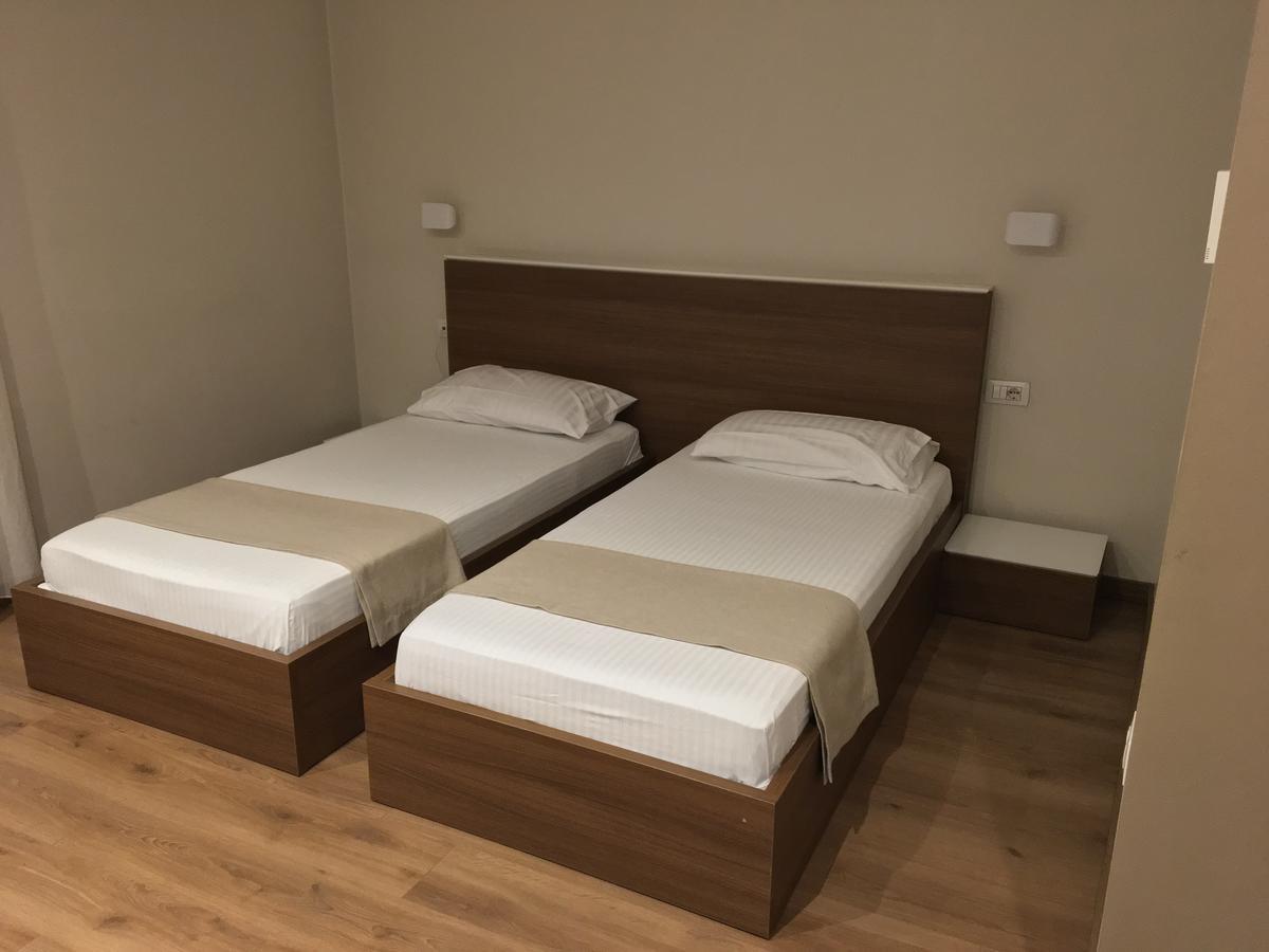 Soleo Hotel Tirana Buitenkant foto