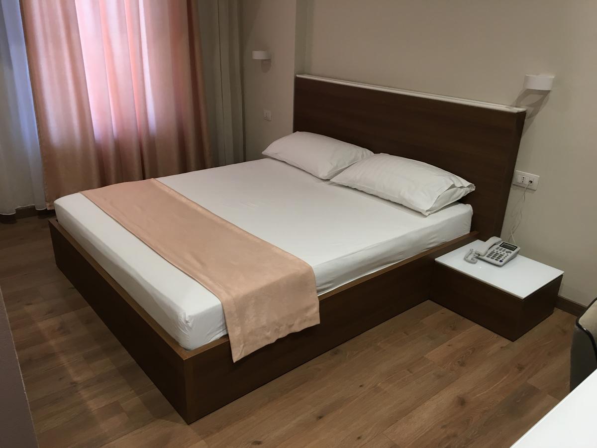 Soleo Hotel Tirana Buitenkant foto