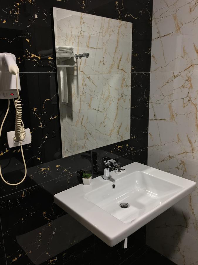 Soleo Hotel Tirana Buitenkant foto